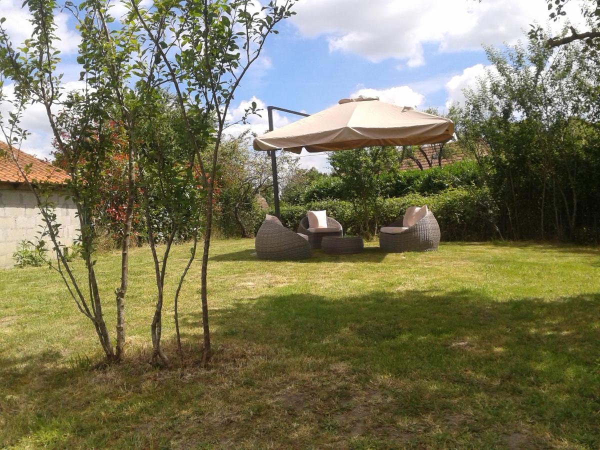 Domaine De La Rue Bed & Breakfast La Berthenoux Ngoại thất bức ảnh